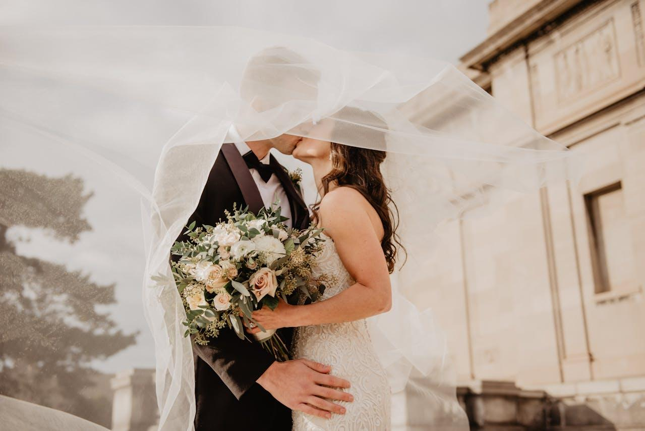 Noces de diamant : celebrer 60 ans d’amour avec une fete et un cadeau memorables